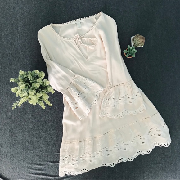 Forever 21 Dresses & Skirts - Boho Pale pink short dress with lace details!